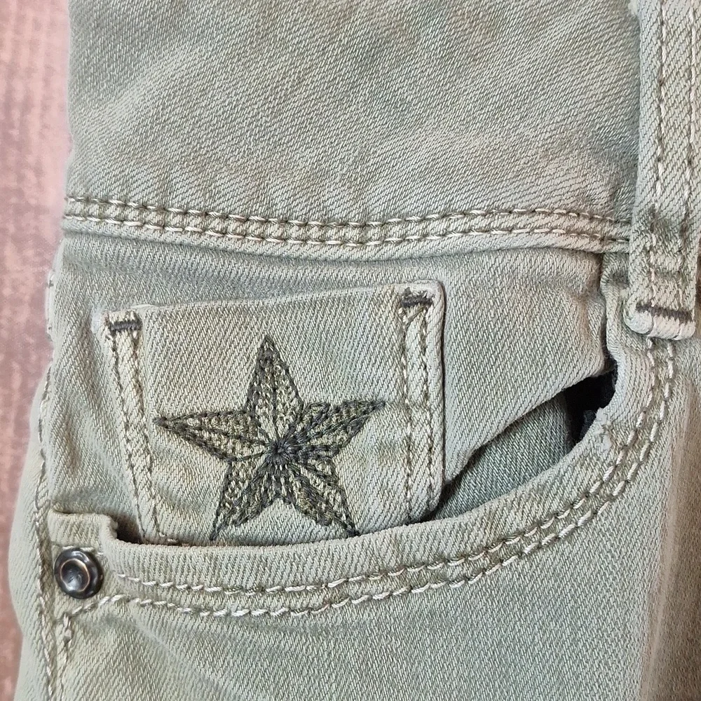 PEOPLE'S LIBERATION GREEN SHORT SHORTS 11/12 - Picture 2 of 8